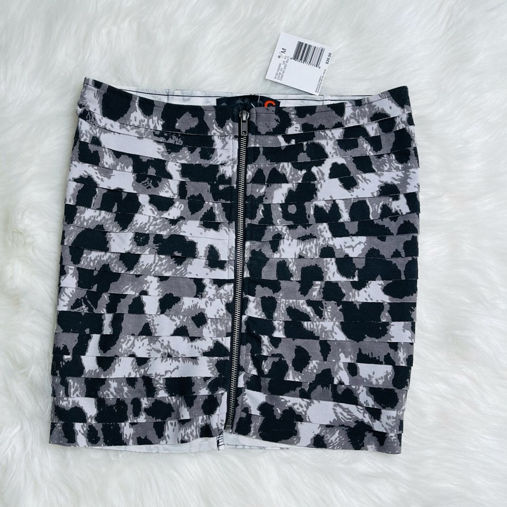 New! G by Guess skirt